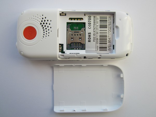 Вид телефона-трекера «GS503» со снятой задней крышкой