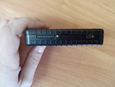 Внешний вид «Сигнал S-2551» со стороны держателя SIM и разъема USB